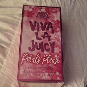 Viva La Juicy Petals Please Juicy Couture Eau De Parfum Spray